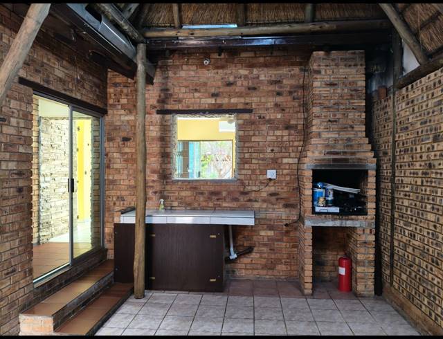 3 BEDROOM TOWNHOUSE FOR SALE IN SAFARI GARDENS